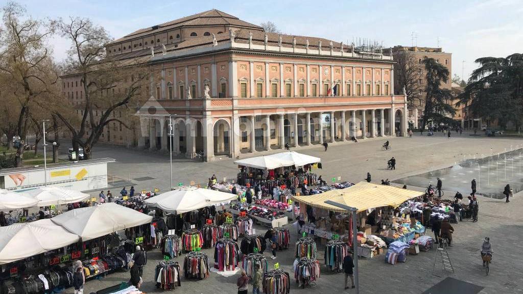 Commercio ambulante in affanno: a Reggio il 20% dei posteggi del mercato resta vuoto