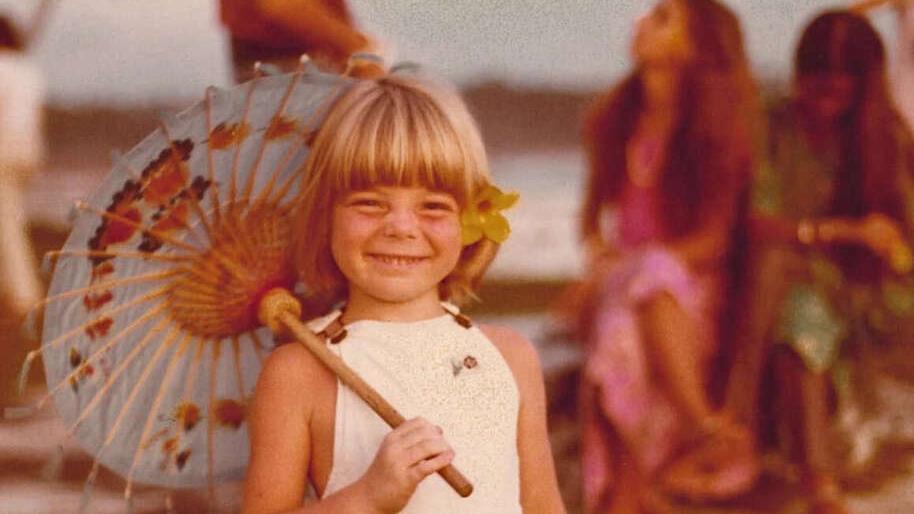 Conquiste e sconfitte degli hippie: Amadei a Ferrara con “I nipoti dei fiori”