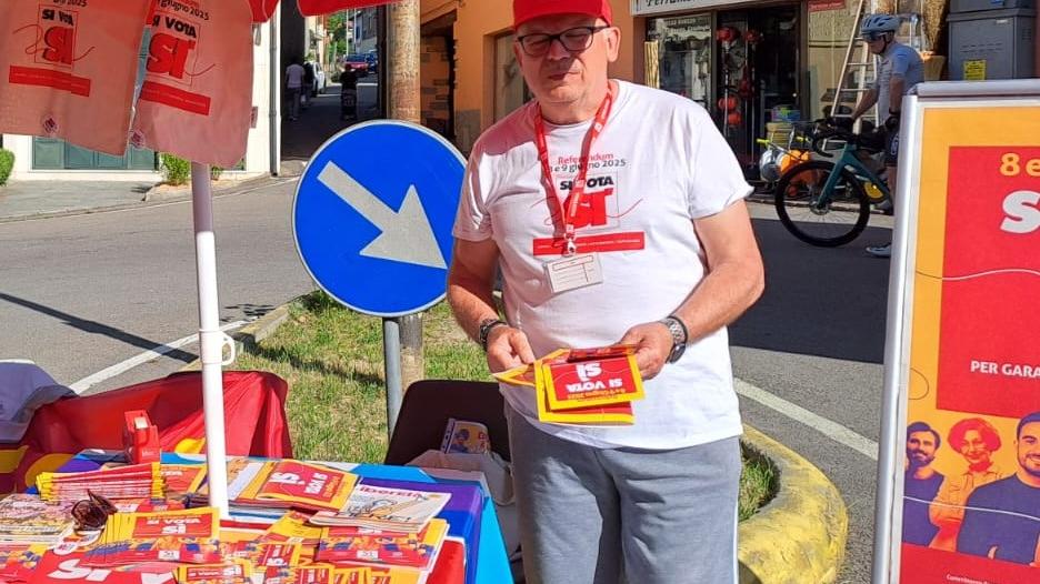 Referendum, schiaffi e sputi a un attivista della Spi Cgil mentre distribuisce volantini