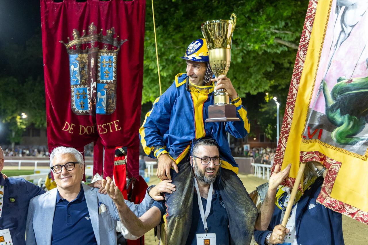 È un Palio di Ferrara “Tremendo”. San Giacomo vince la Corsa dei cavalli: sesto successo per Caria