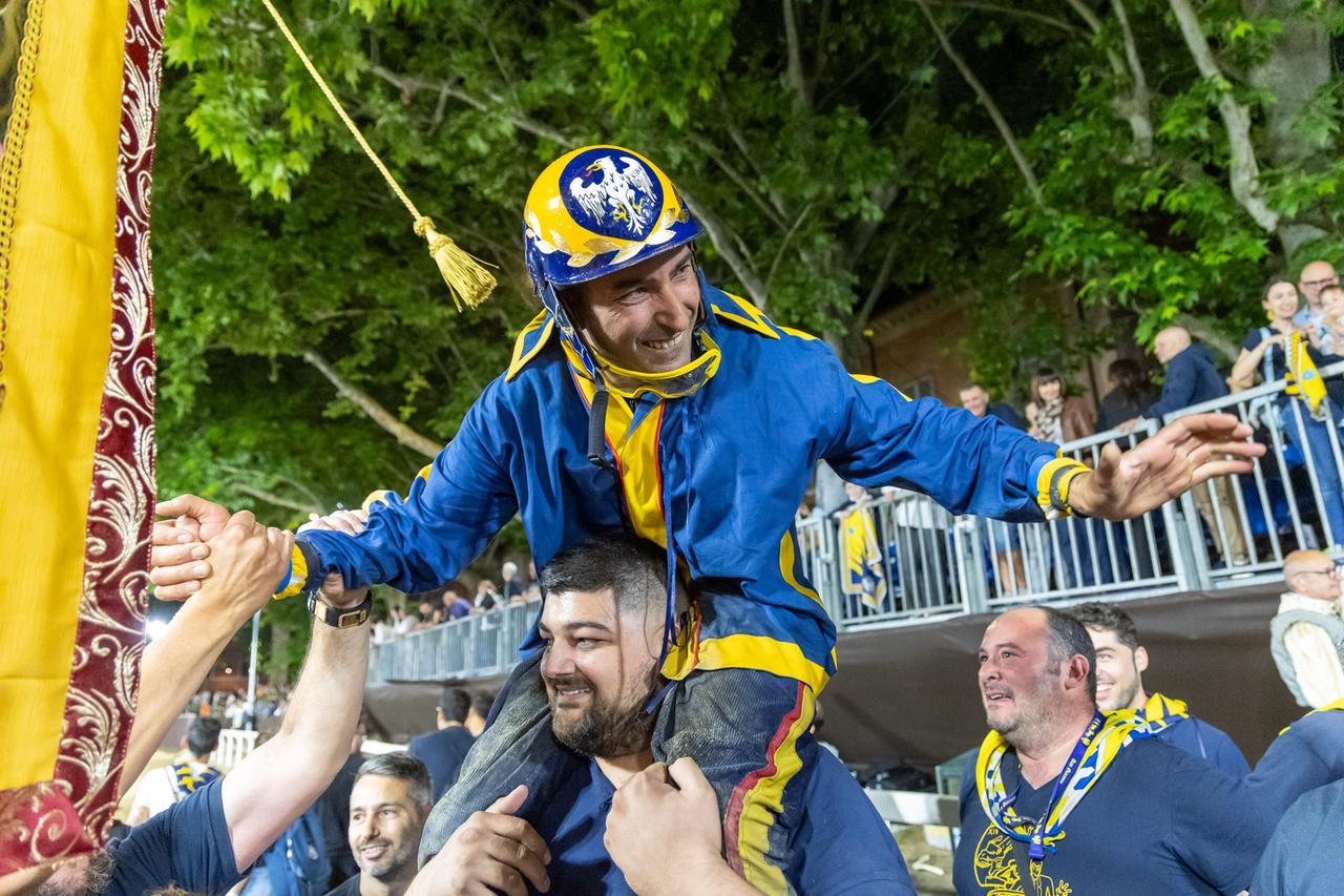 Ferrara, San Giacomo vince la Corsa dei cavalli