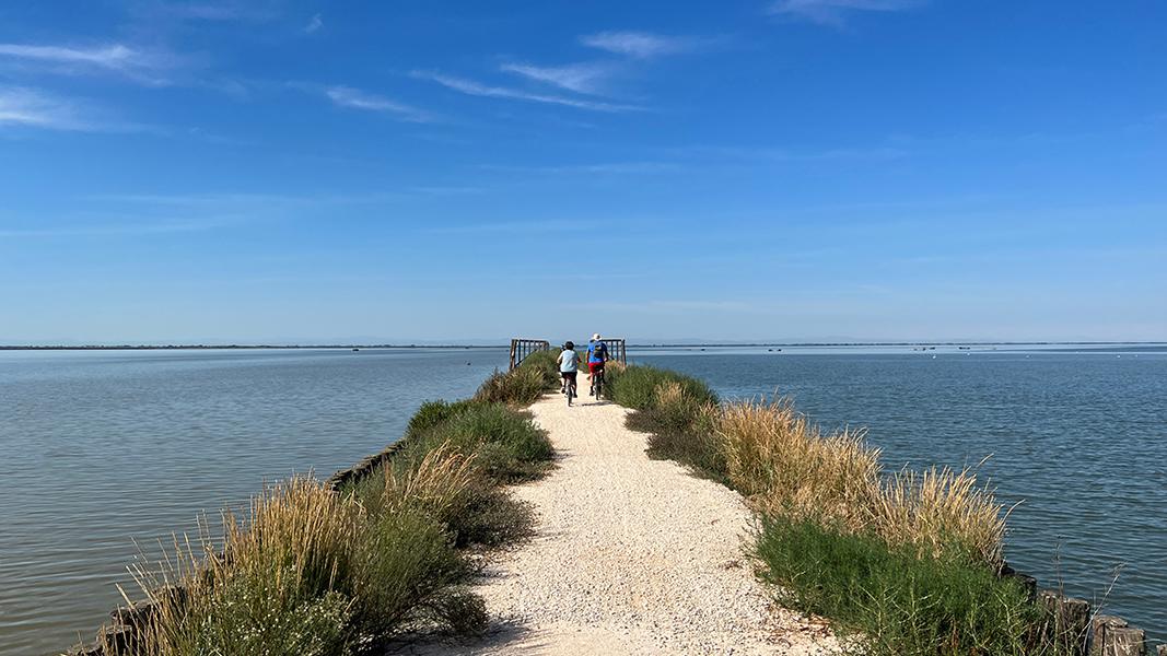 Perde il bracciale d’oro in Valle: a Lido Spina si scatena la caccia al tesoro