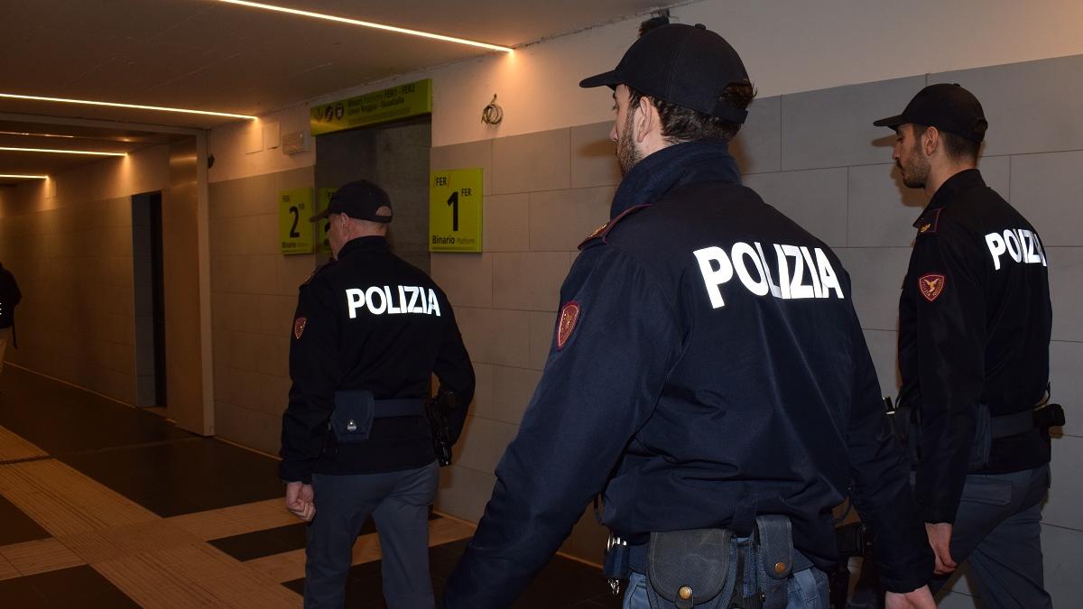 Ubriaco e senza biglietto, minaccia di morte gli agenti