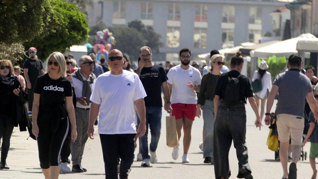 Turisti sulla Passeggiata