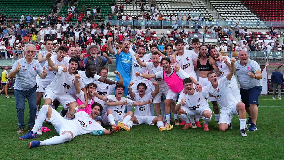 Al Mirabello la Vianese vince sul Montecchio Gallo e vola in finale per la Serie D