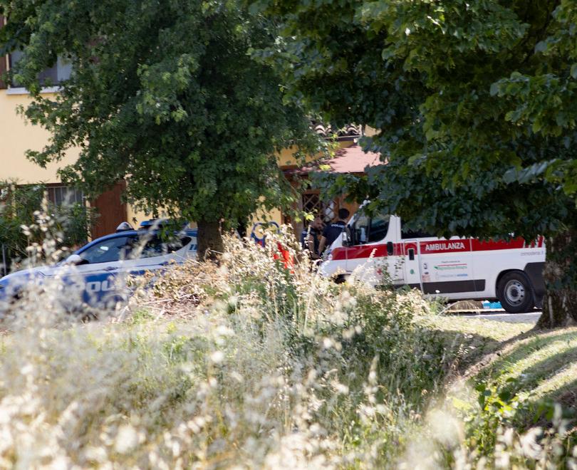 Cade mentre sta cambiando una lampadina: ricoverato in rianimazione