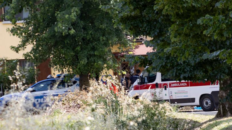 Cade mentre sta cambiando una lampadina: ricoverato in rianimazione