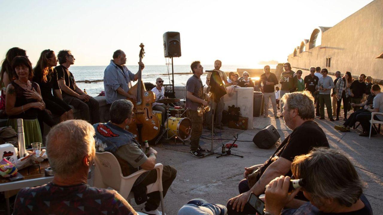 
	Musica al Baretto al tramonto (foto di Monica Piacentino)

