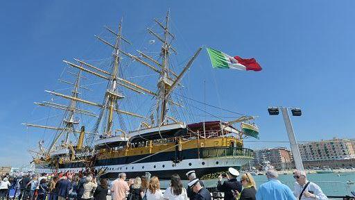 Livorno, ecco il veliero Amerigo Vespucci: visite sold out e porto mediceo chiuso al traffico