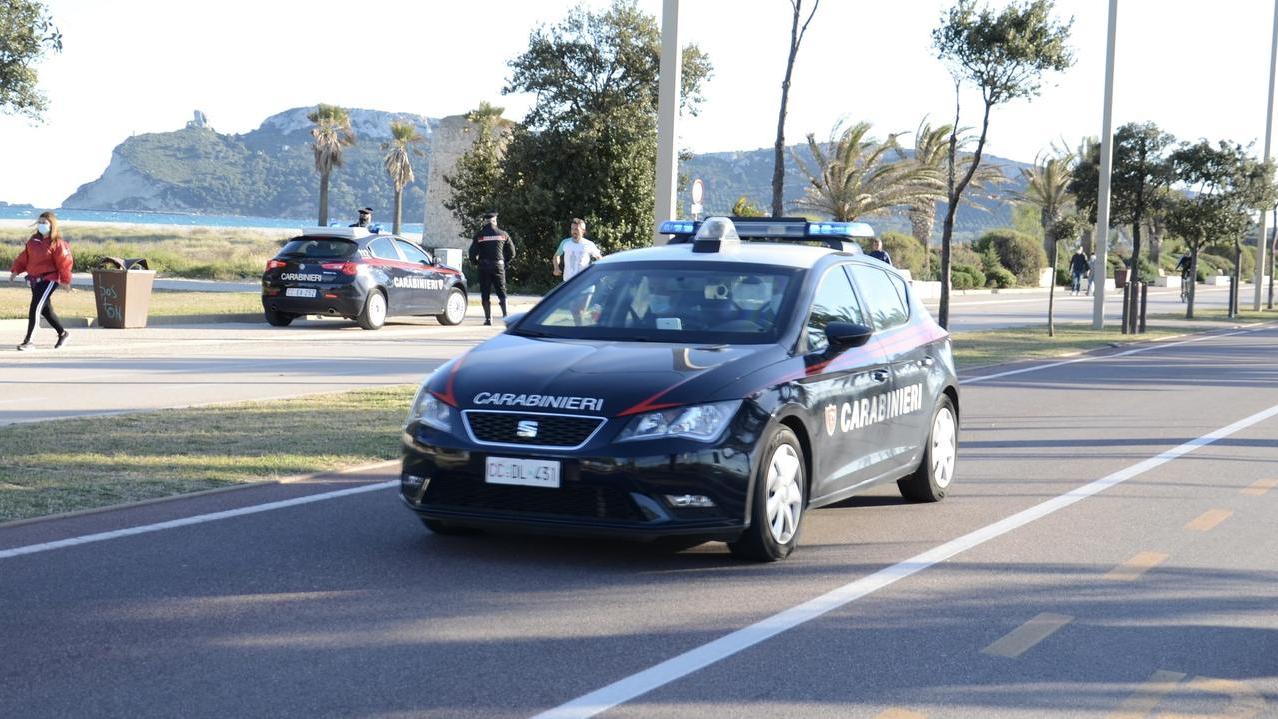 Ruba nell’auto di un turista: ladro incastrato dal Gps e denunciato