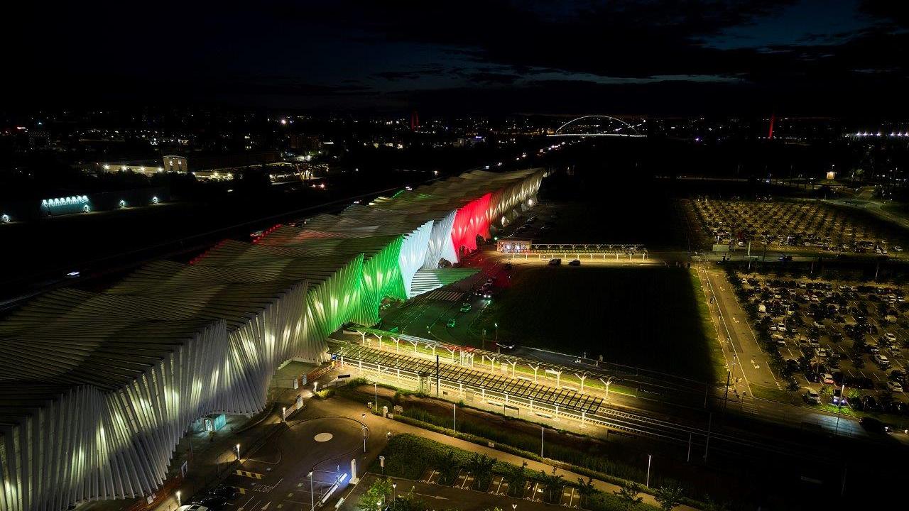 Festa della Repubblica, il tricolore compare sulla facciata della Mediopadana e della stazione storica
