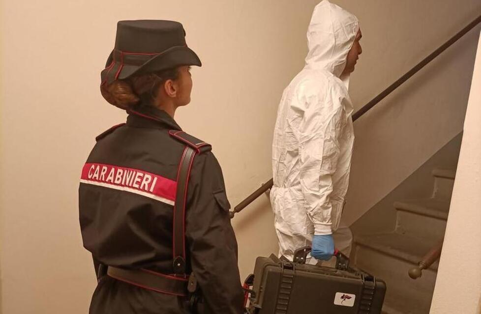 
	Il sopralluogo dei carabinieri nell&rsquo;appartamento&nbsp;dove lo scrittore americano per l&rsquo;accusa venne aggredito

