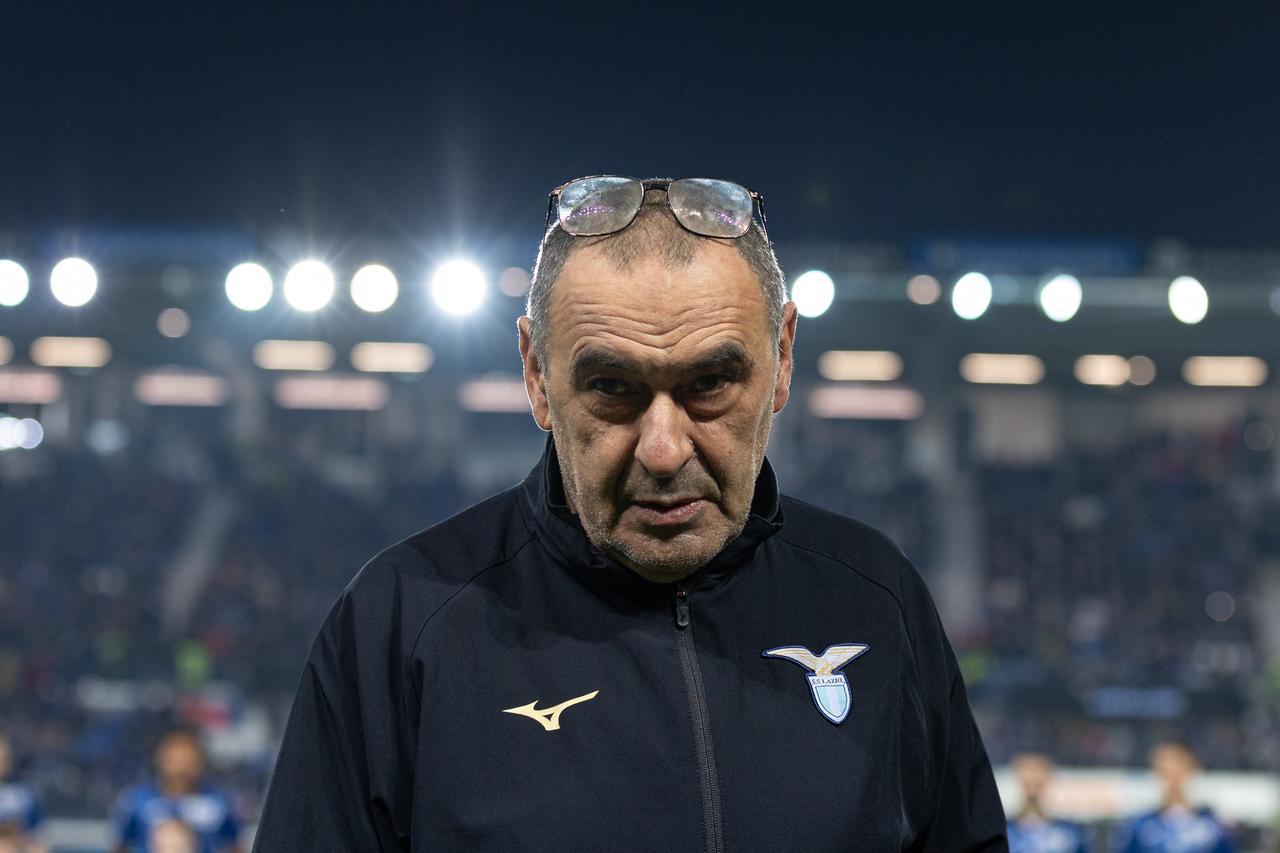 Maurizio Sarri ha firmato per la Lazio, ecco il ritorno del Comandante toscano. Le garanzie sul mercato e gli obiettivi