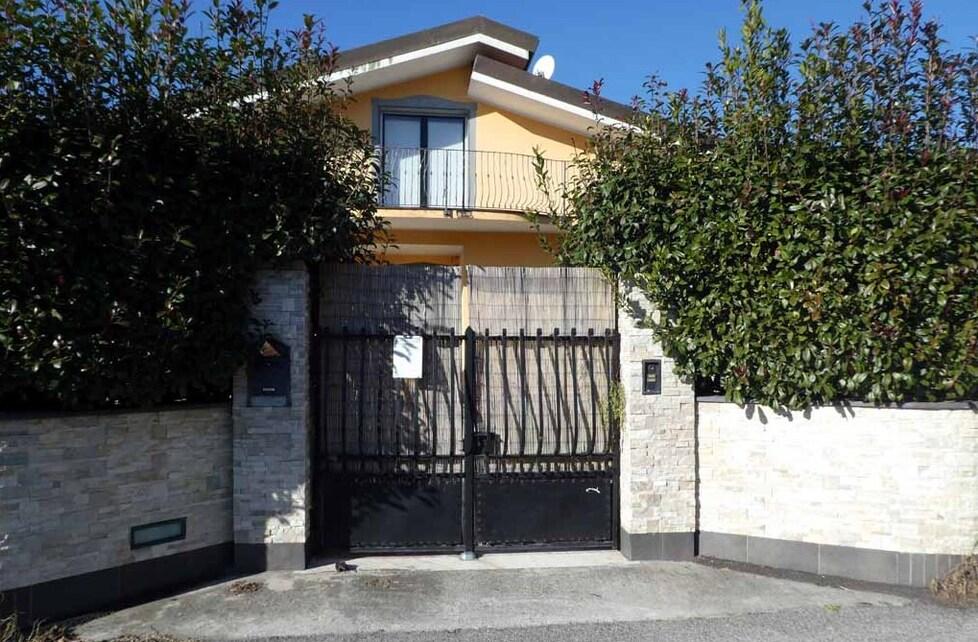 Massa, operava i pazienti in casa: medico di 45 anni finisce a processo