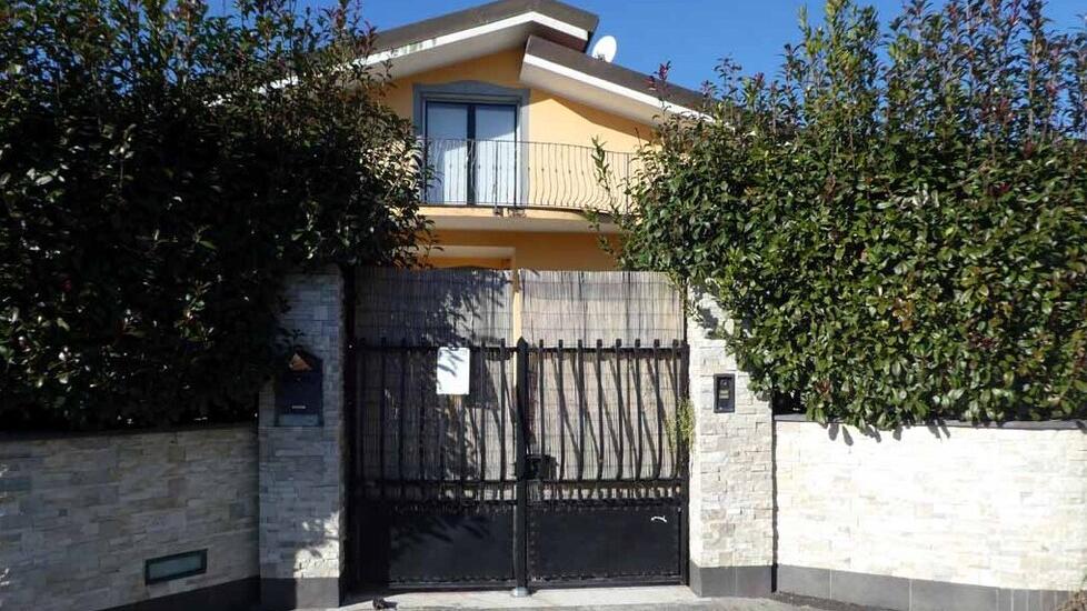 Massa, operava i pazienti in casa: medico di 45 anni finisce a processo