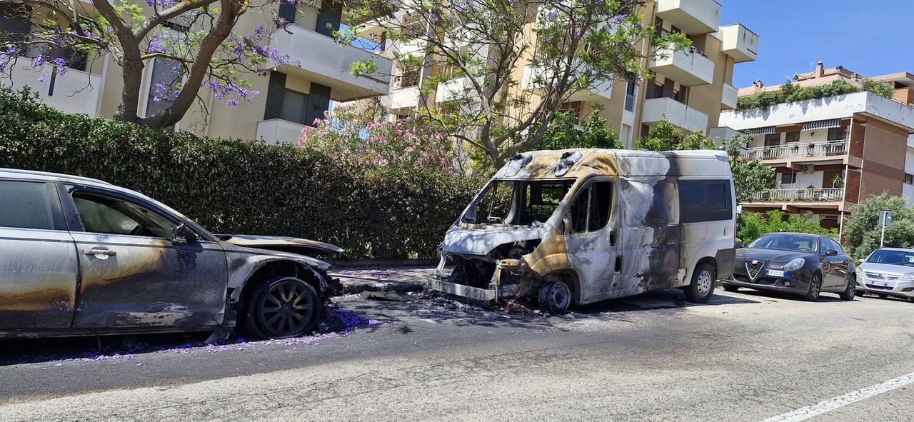 Notte di fuoco nel Cagliaritano: distrutte due ambulanze di un’associazione di volontariato