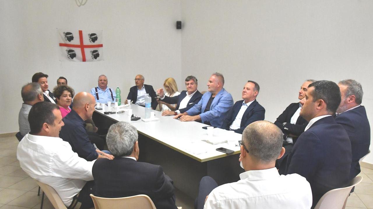 Il centrodestra pensa alle elezioni. E tende la mano al Psd’Az