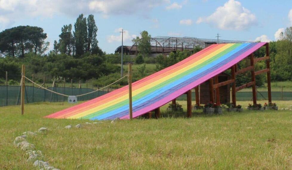 Il Ponte dell’Arcobaleno per ricordare chi non c’è più
