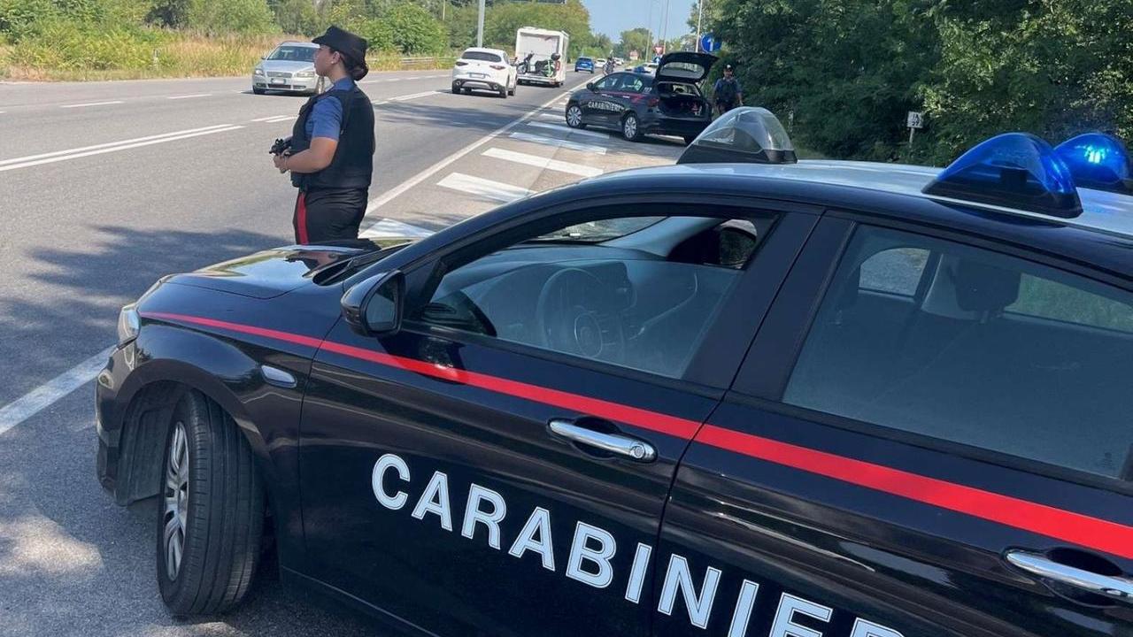 Porto Garibaldi. Scappa dal posto di blocco e un amico dichiara il furto dell’auto per coprirlo