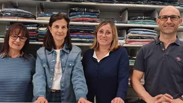 La famiglia che gestisce il negozio