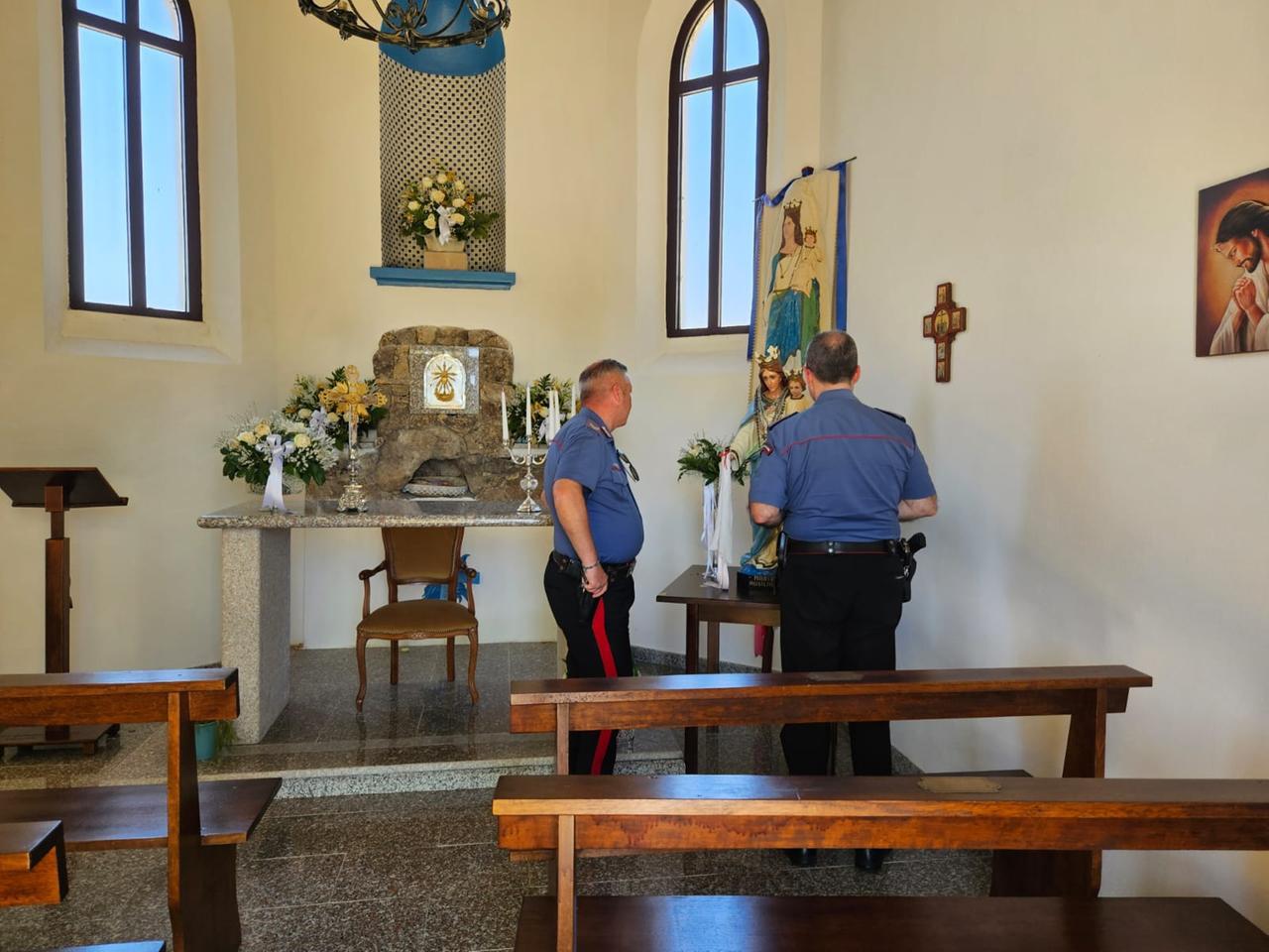 Saccheggiata la chiesa campestre: rubato l’oro dalla statua della Madonna