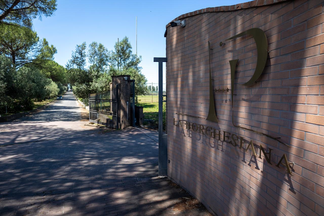 Bimbi intossicati in piscina, uno è grave: il pm apre un fascicolo per lesioni