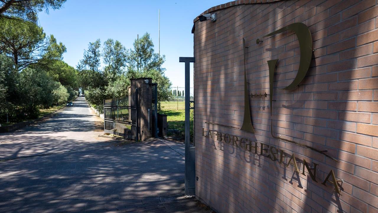 Bimbi intossicati in piscina, uno è grave: il pm apre un fascicolo per lesioni
