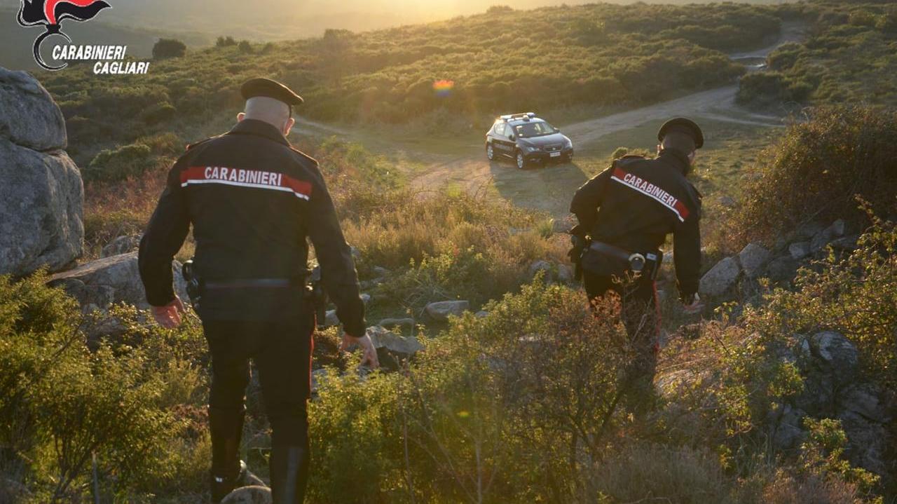 Ossa umane ritrovate dentro una busta, scattano le indagini