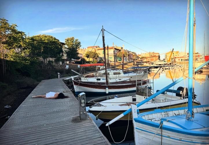 Stefdies, è nell’isola la ragazza che “muore” in giro per il mondo