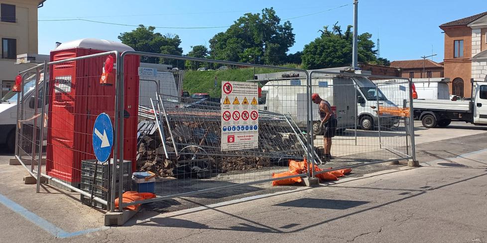 Ferrara, il mercato giornaliero non si sposta. Gli stand restano in piazza Travaglio<br>
