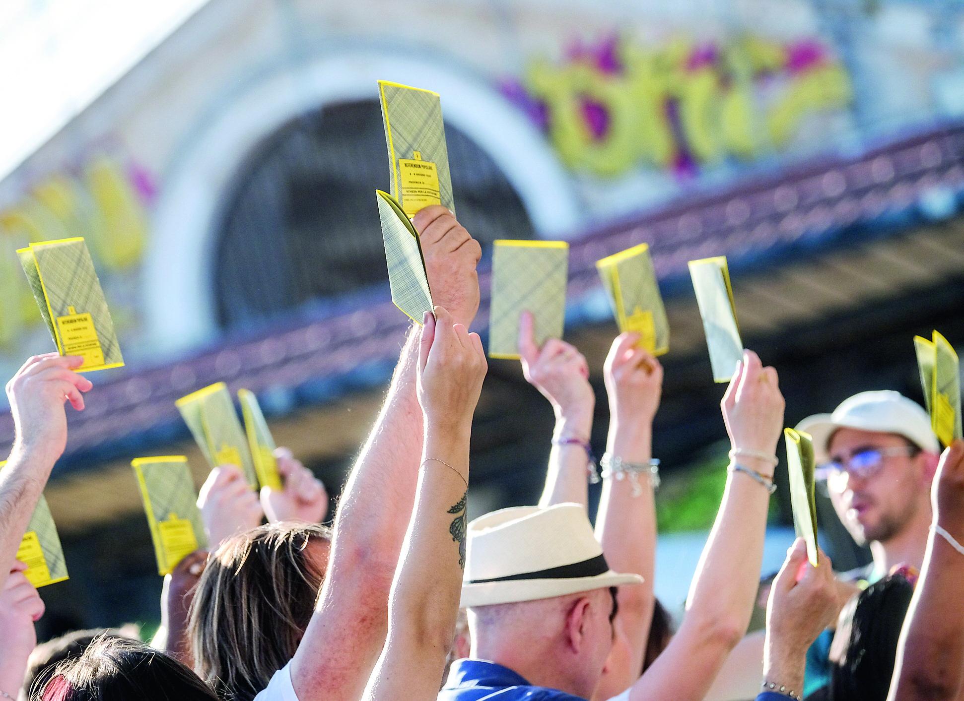 Referendum, il grande risiko dei partiti in Toscana: tra “sì” convinti, distinguo e astensioni tattiche