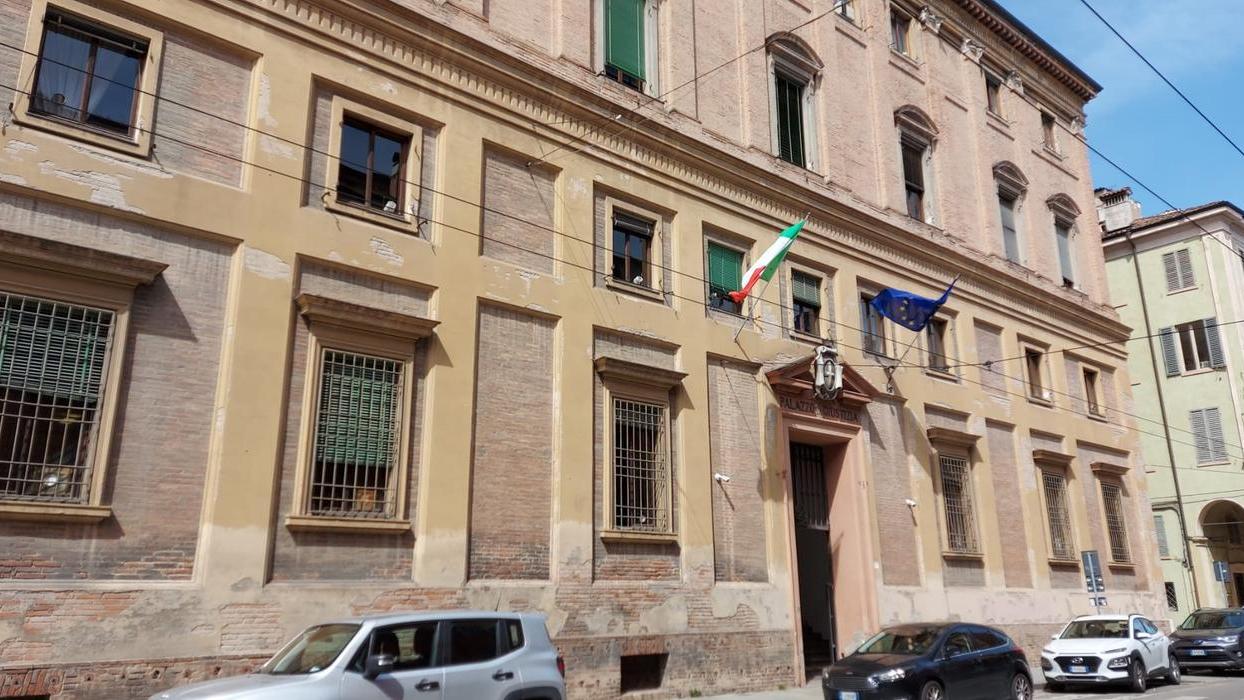 Minacce e offese alla compagna: un 93enne di Castelfranco a processo