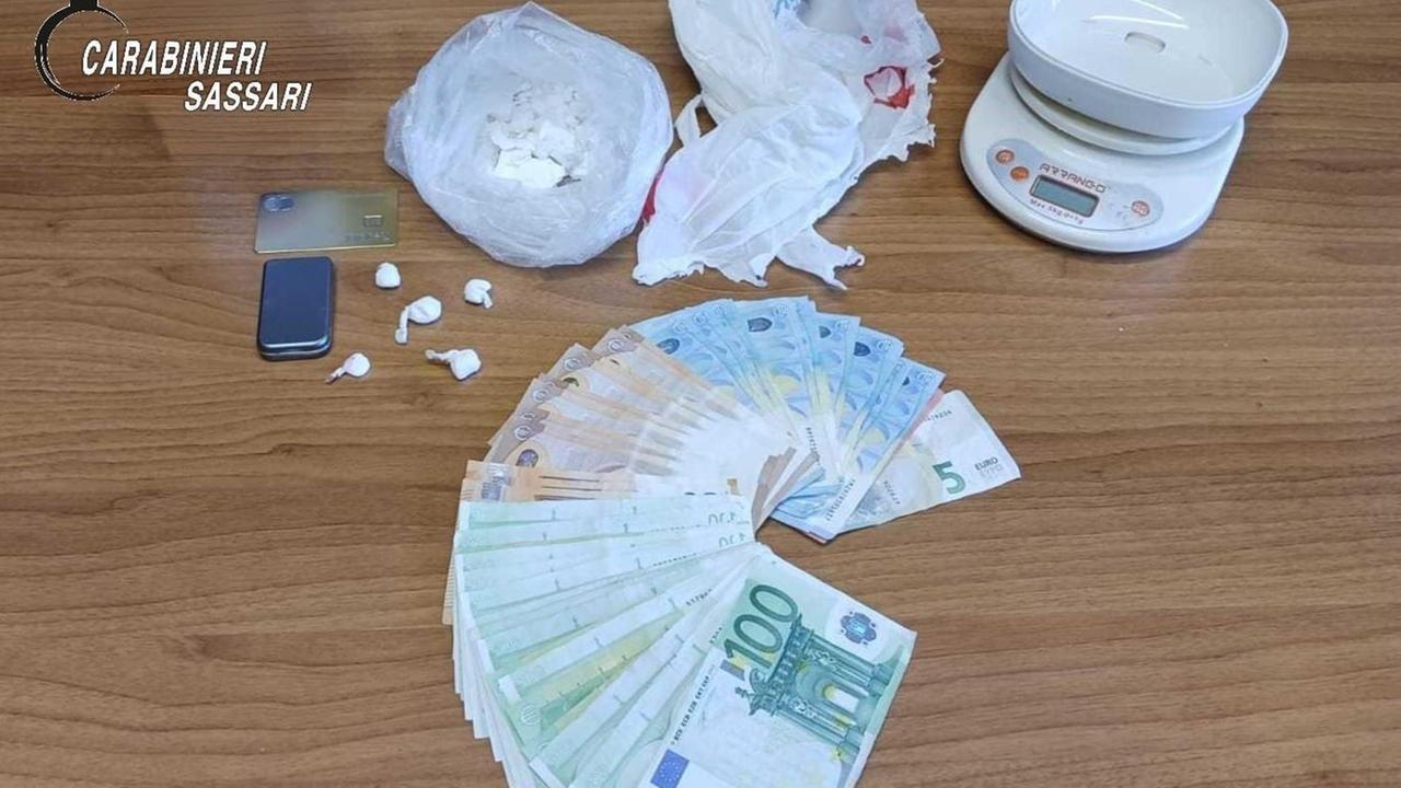 Sassari, coppia trovata con 120 grammi di cocaina e più di 2mila euro