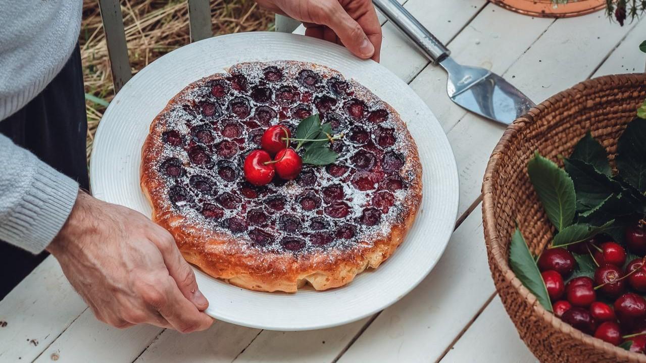 La torta di ciliegie più buona? È cotta in padella