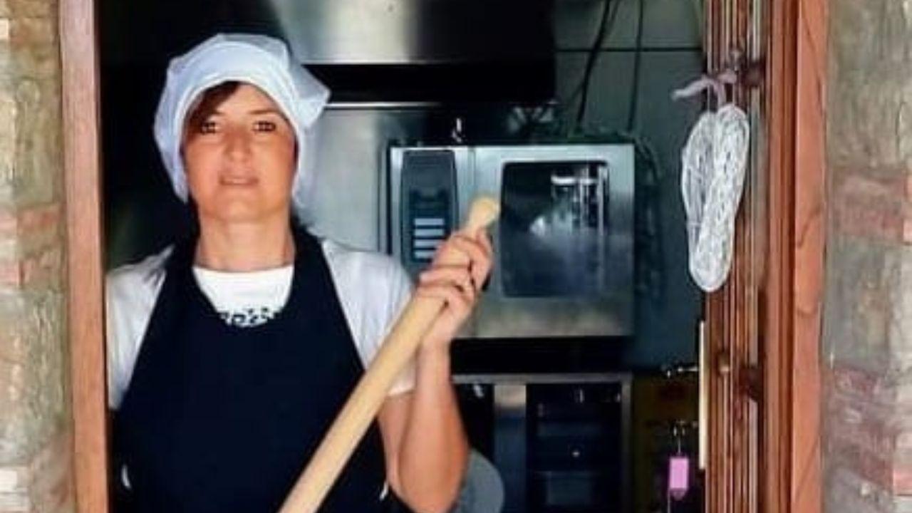 Emanuela, la cuoca della montagna pistoiese diventa chef a domicilio in giro per il mondo: «Svuoto il mio agriturismo, fatevi avanti»
