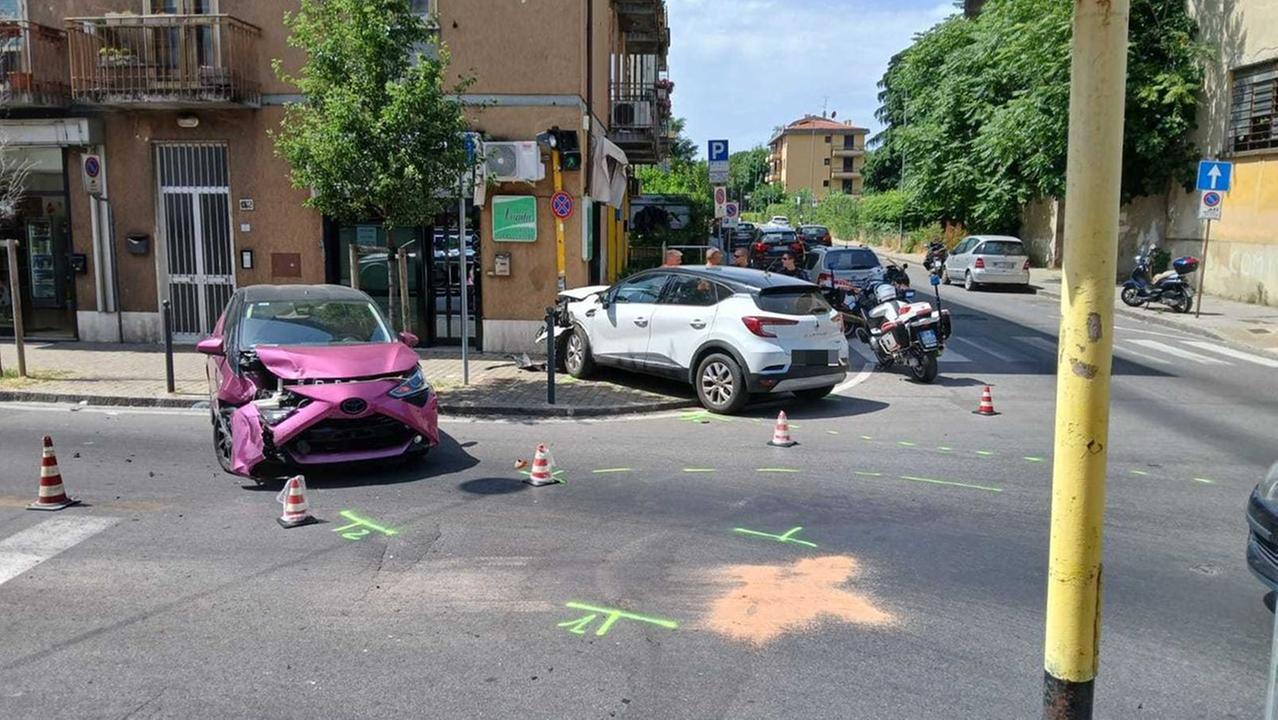 Le due auto dopo lo scontro