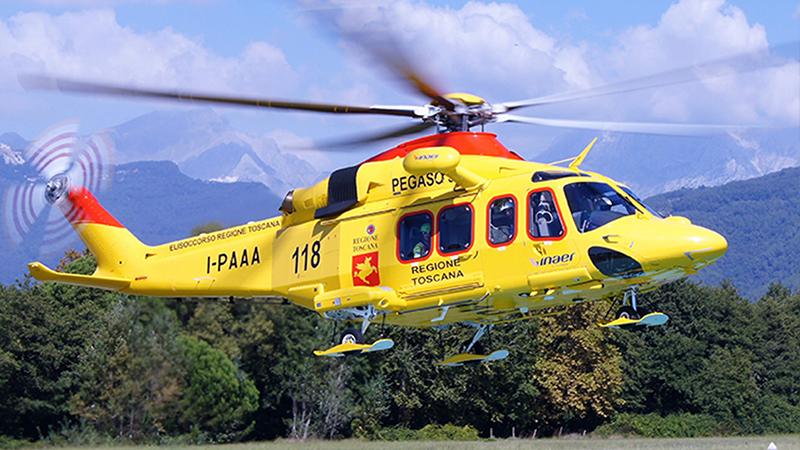 Capannori, schianto con auto ribaltata sull’A11: tre feriti