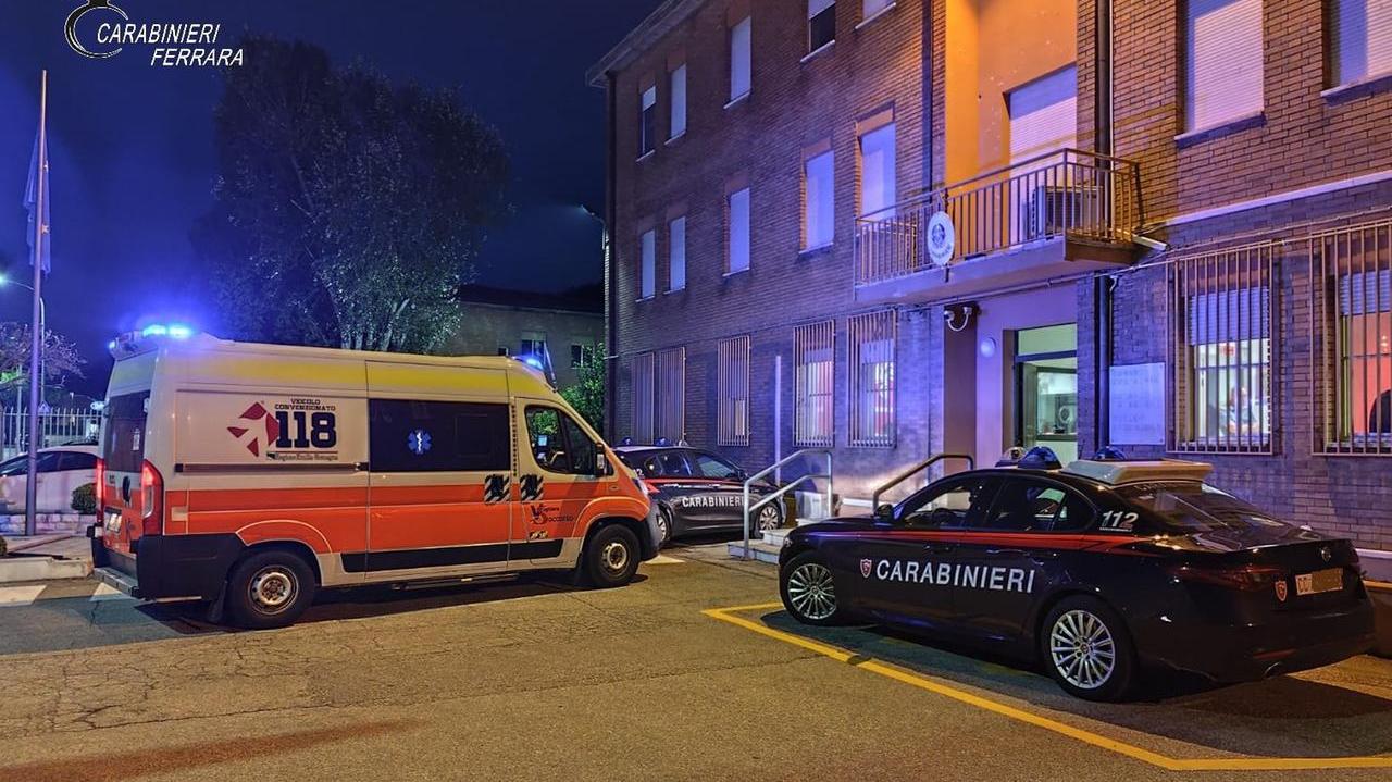 Lido Estensi, minorenne ubriaco picchia prima gli amici e poi i carabinieri