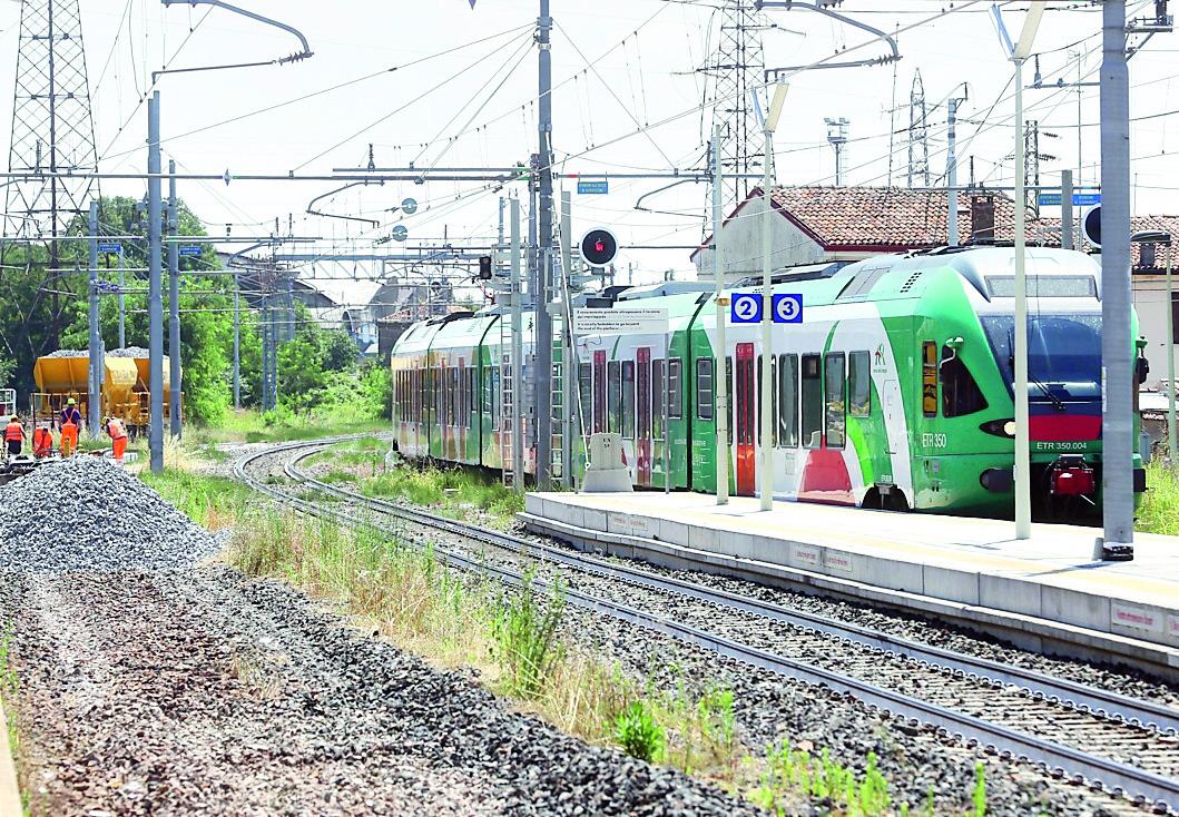 Estate di passione sulla Ferrara-Codigoro. Treni fermi, ci sono i bus
