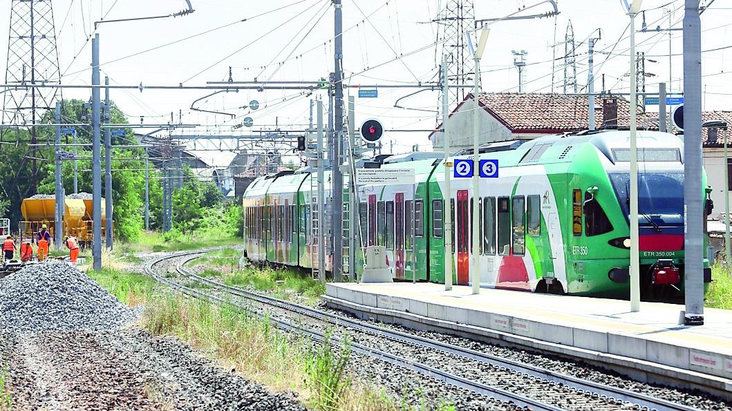 Estate di passione sulla Ferrara-Codigoro. Treni fermi, ci sono i bus