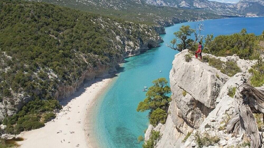 Guerra per Cala Luna, il sindaco di Baunei: «Altro che onnipotenza, il mio è buonsenso»