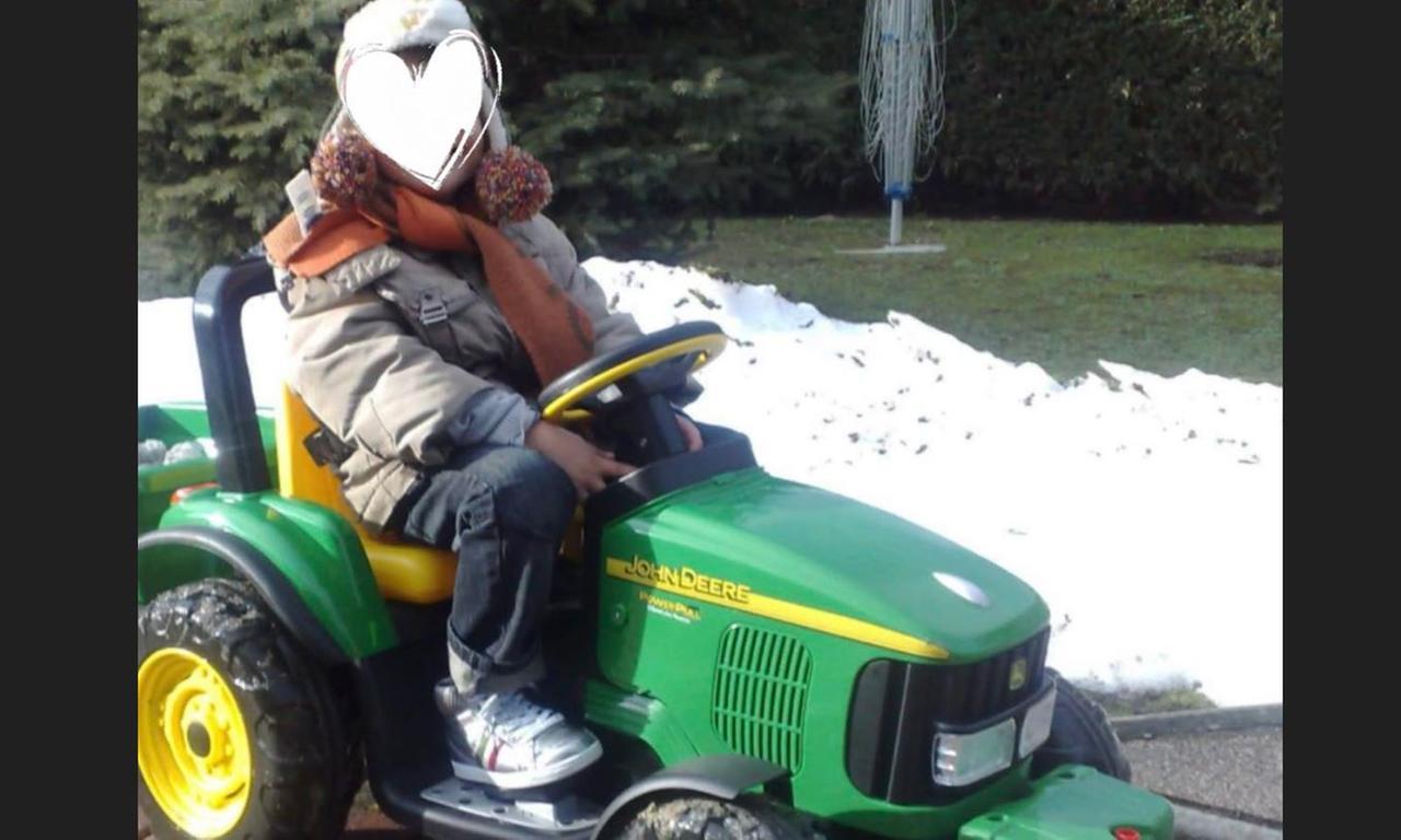 Argenta, rubato trattore giocattolo a un bimbo. Dopo il post alla sera è “tornato” a casa