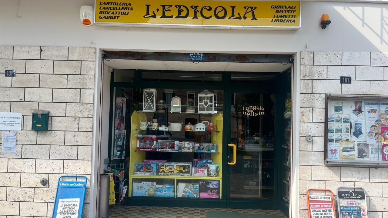 Entra con un coltello in edicola e minaccia una 90enne: «Dammi tutti i soldi che hai»