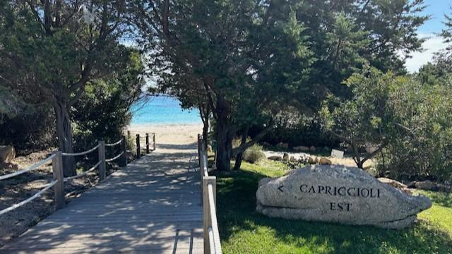 Capriccioli e Liscia Ruja a rischio: cambia la disciplina dei parcheggi