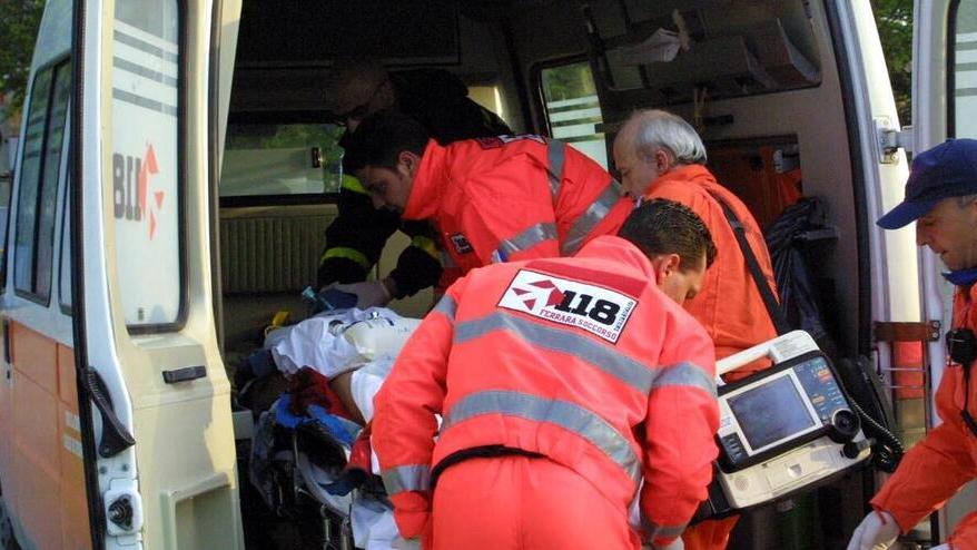 Paziente insulta infermiera e aggredisce autista del 118 a Carpi