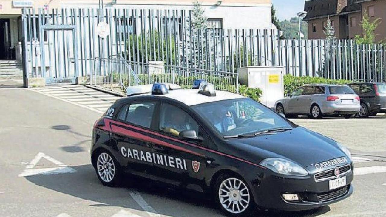 Folle corsa sulla Nuova Estense con la pistola in pugno