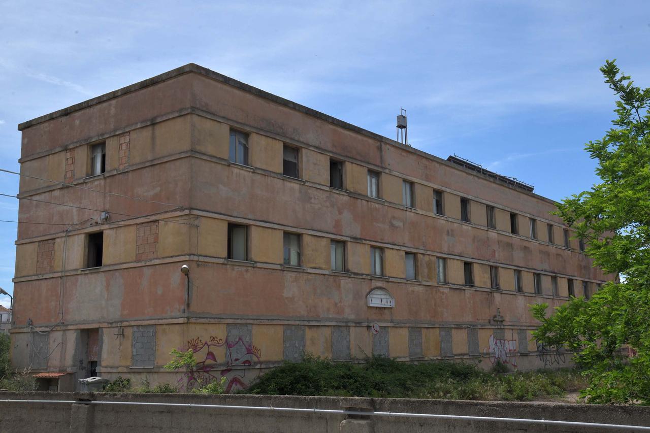 -
Palazzo ex alloggi ferrovia Via V. Veneto  