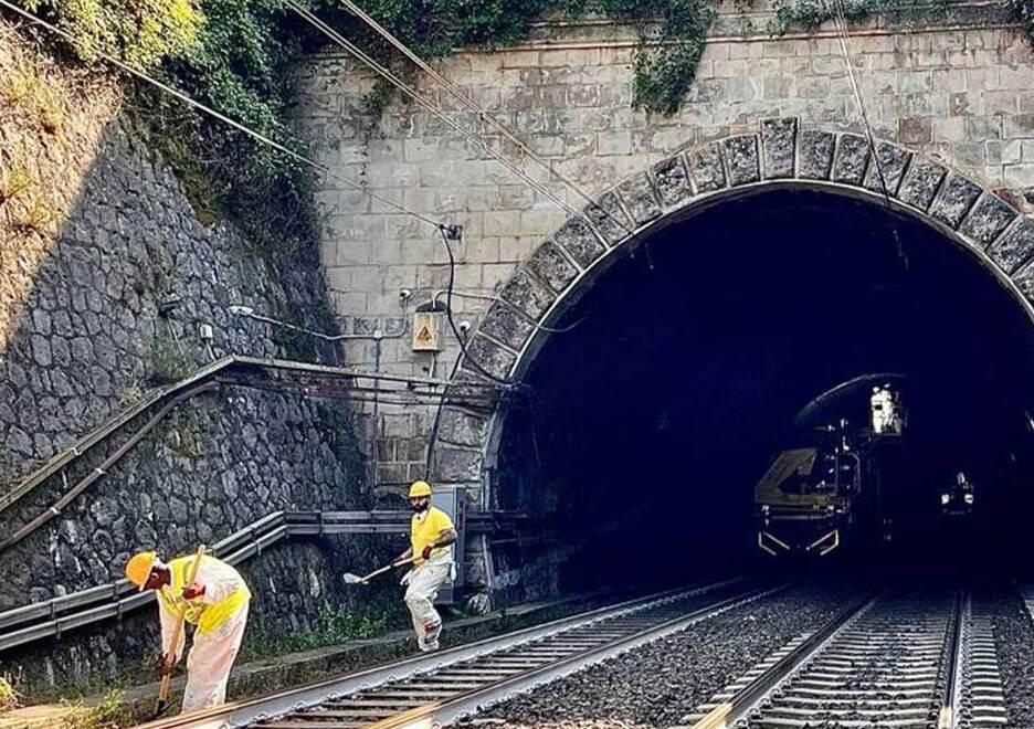 
	Lavori in una galleria ferroviaria&nbsp;(foto d&rsquo;archivio)

