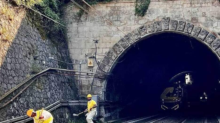 Lavori in una galleria ferroviaria (foto d’archivio)