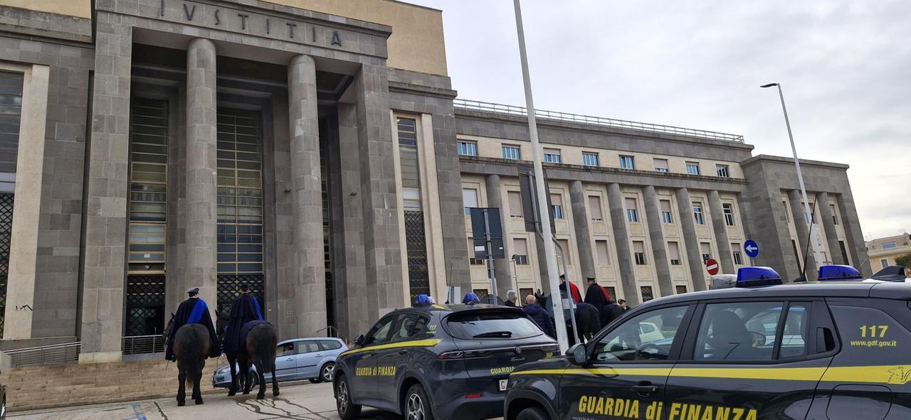 Ex finanziere estorce beni per milioni alla ex moglie, scatta il sequestro